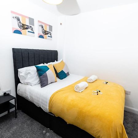 Greenbourne - 4 Bedrooms Sleeps 8 Free Parking 盖茨黑德 外观 照片