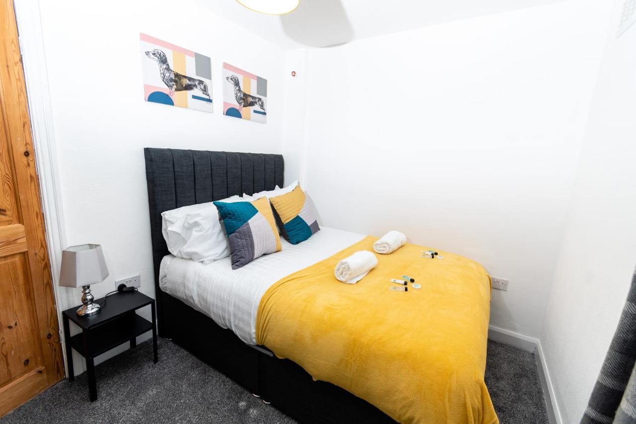 Greenbourne - 4 Bedrooms Sleeps 8 Free Parking 盖茨黑德 外观 照片