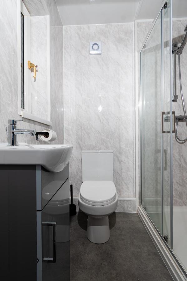 Greenbourne - 4 Bedrooms Sleeps 8 Free Parking 盖茨黑德 外观 照片