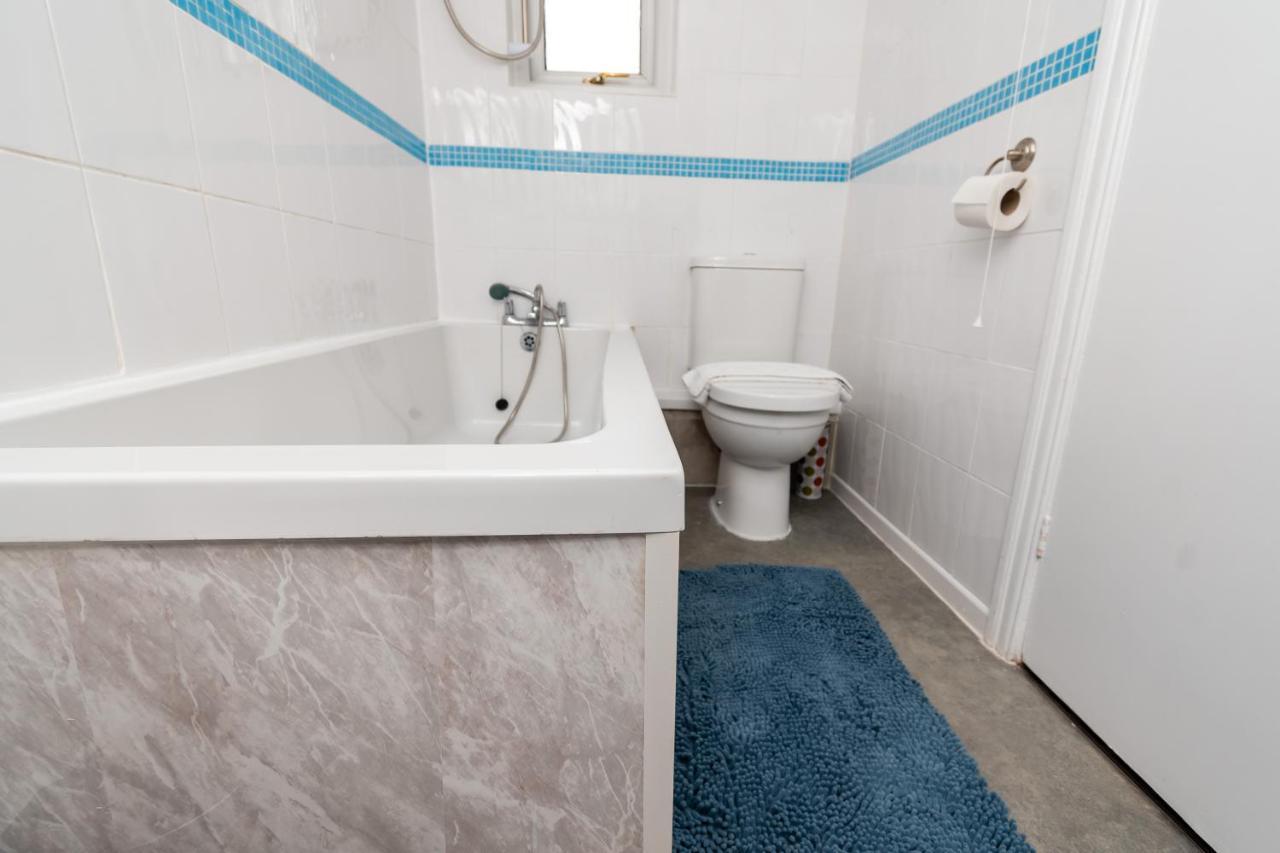Greenbourne - 4 Bedrooms Sleeps 8 Free Parking 盖茨黑德 外观 照片