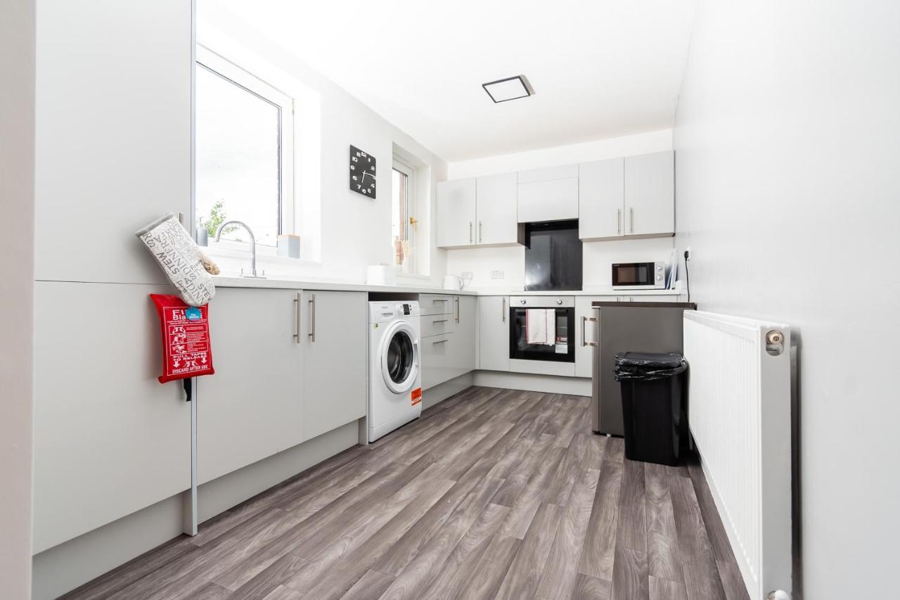 Greenbourne - 4 Bedrooms Sleeps 8 Free Parking 盖茨黑德 外观 照片