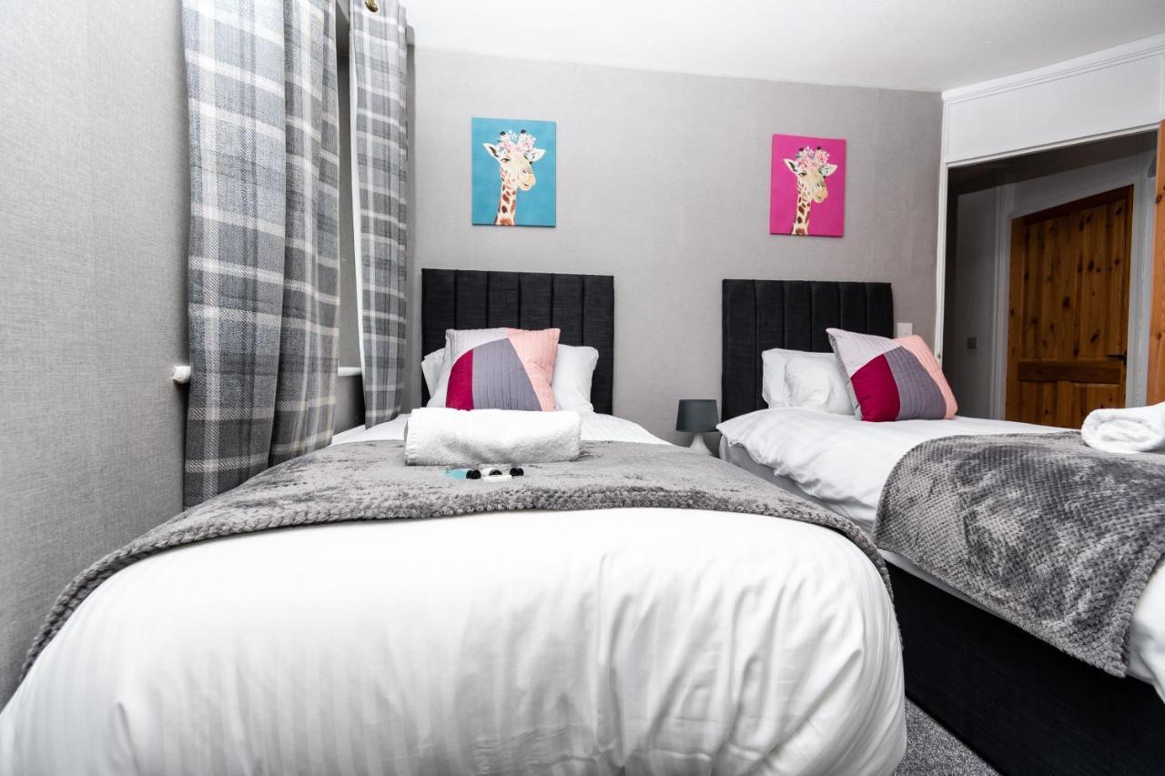 Greenbourne - 4 Bedrooms Sleeps 8 Free Parking 盖茨黑德 外观 照片