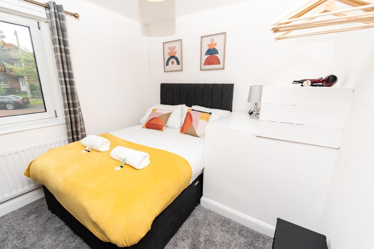 Greenbourne - 4 Bedrooms Sleeps 8 Free Parking 盖茨黑德 外观 照片