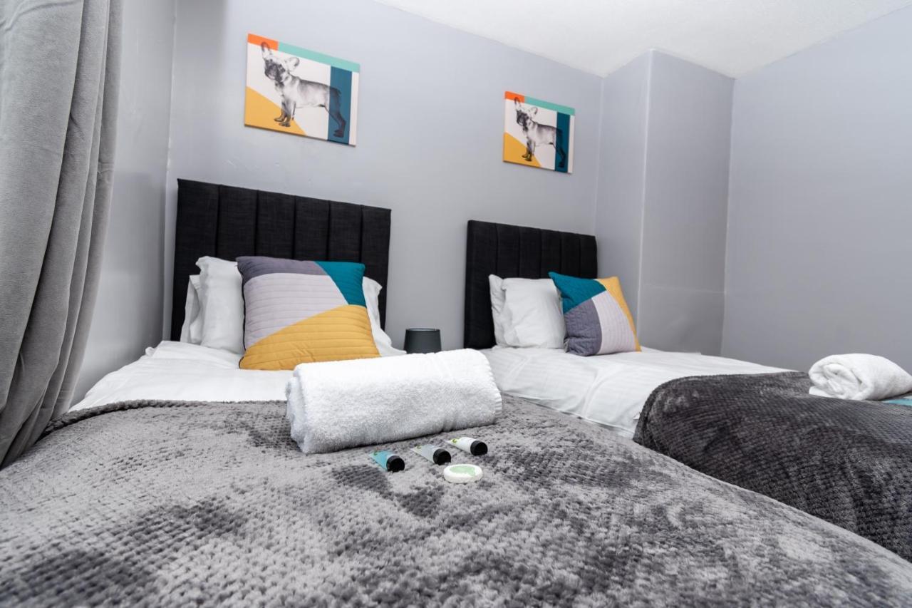 Greenbourne - 4 Bedrooms Sleeps 8 Free Parking 盖茨黑德 外观 照片